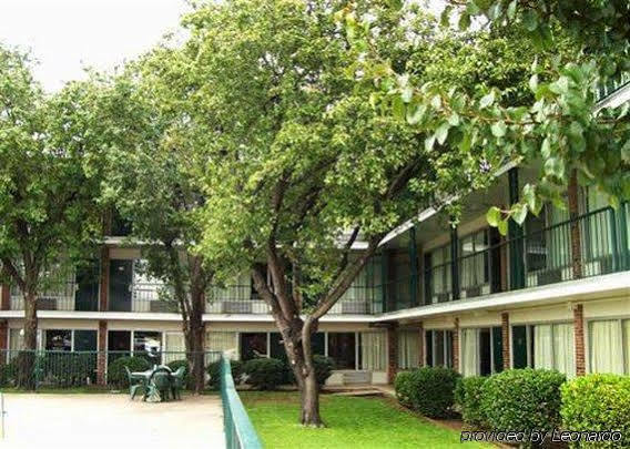 Econo Lodge Airport I-35 North Farmers Branch Exterior foto