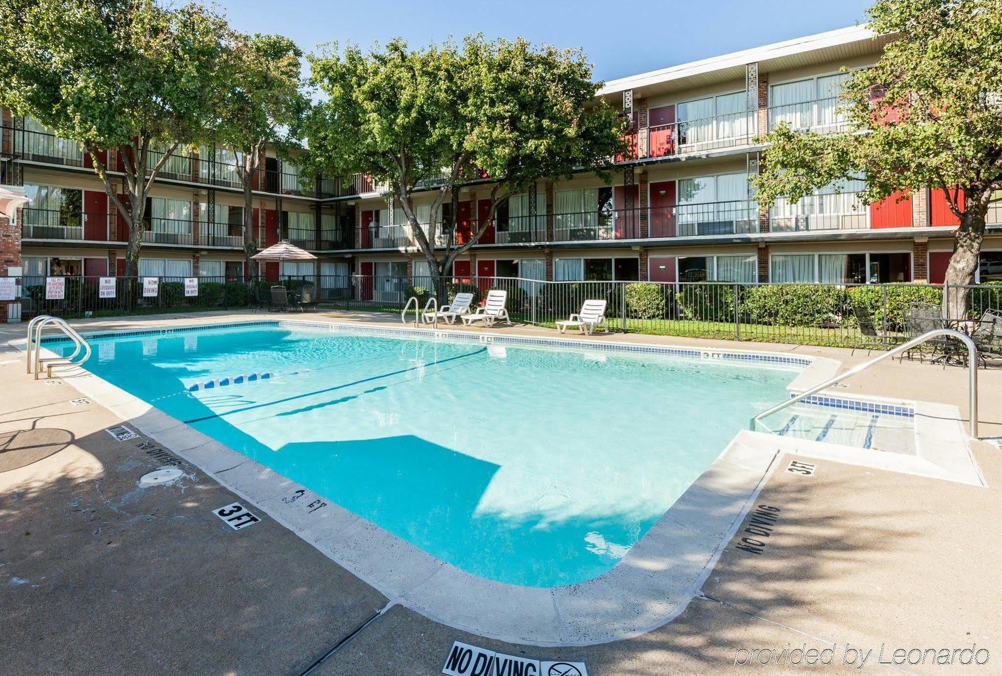 Econo Lodge Airport I-35 North Farmers Branch Exterior foto
