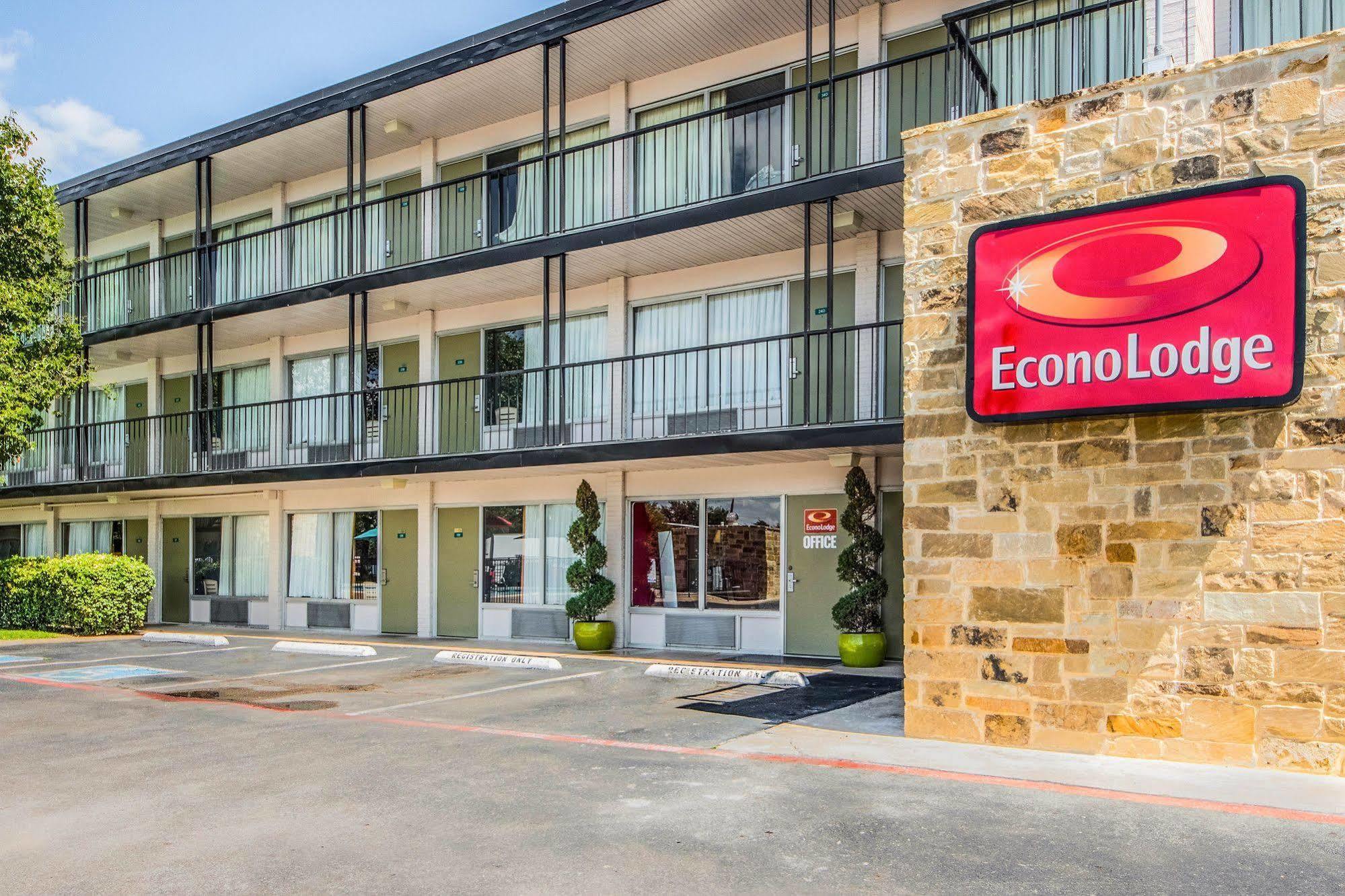 Econo Lodge Airport I-35 North Farmers Branch Exterior foto