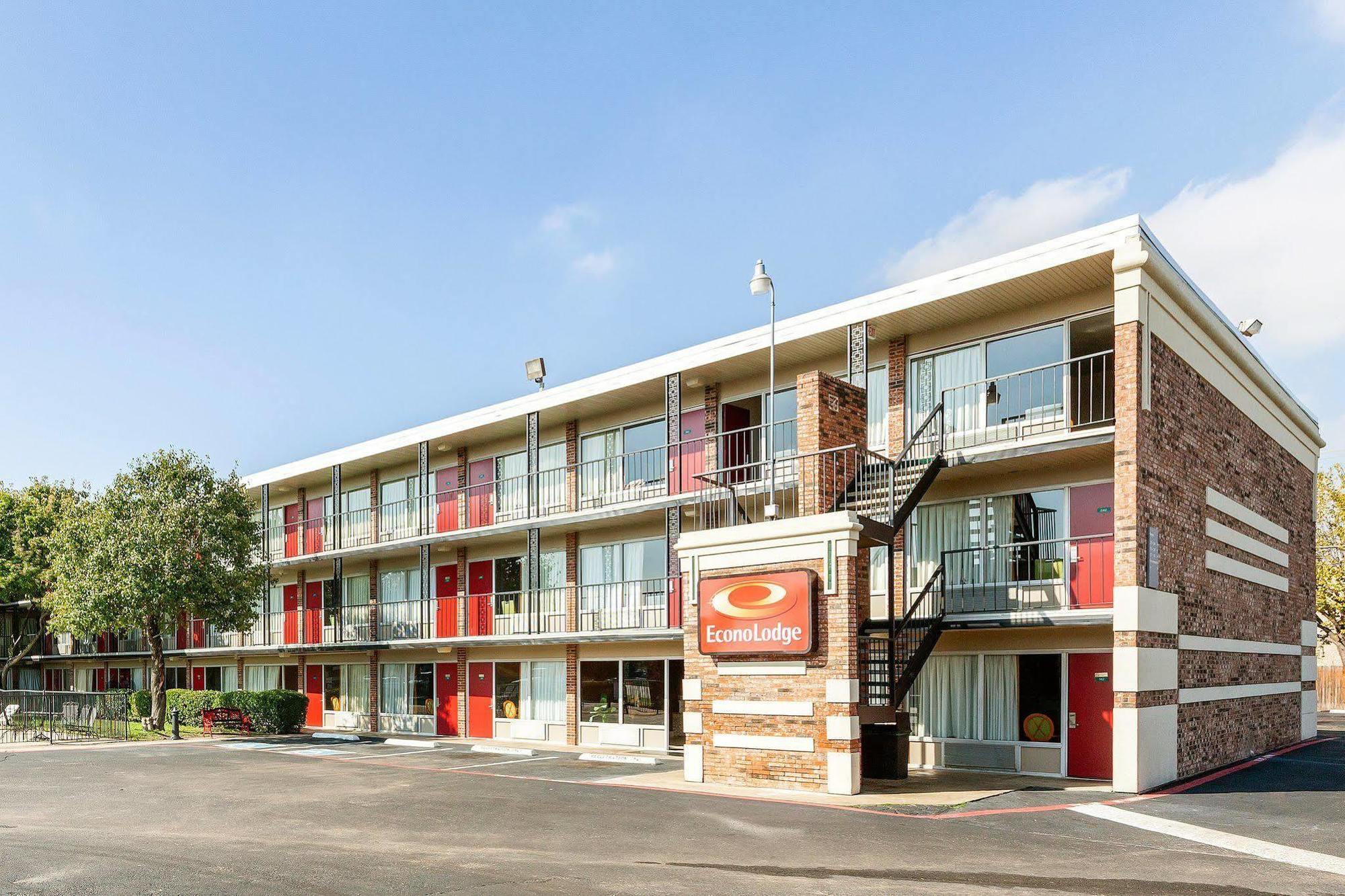 Econo Lodge Airport I-35 North Farmers Branch Exterior foto